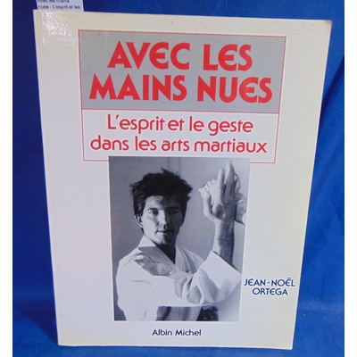 Ortéga  : Avec les mains nues : L'esprit et les gestes dans les arts martiaux. Par Jean-Noël Ortéga...