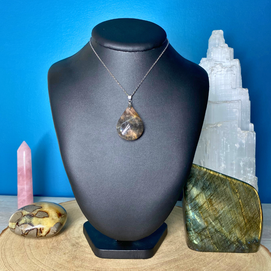 collier-pendentif-pierre-de-lune-noire-goutte-boutique-esoterique-le-temple-d-heydines