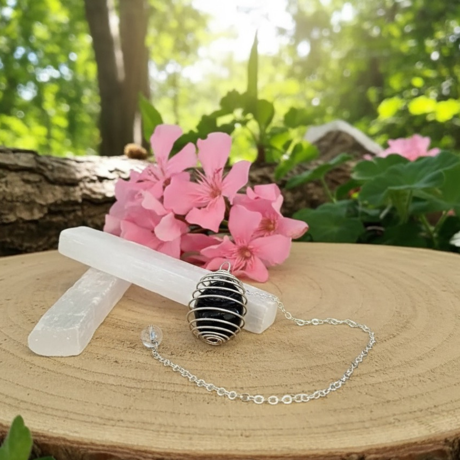 pendule-spirale-en-obsidienne-oeil-celeste-couleur-argent-pendule-divinatoire-creation-le-temple-d-heydines-boutique-esoterique-en-ligne-le-temple-d-heydines