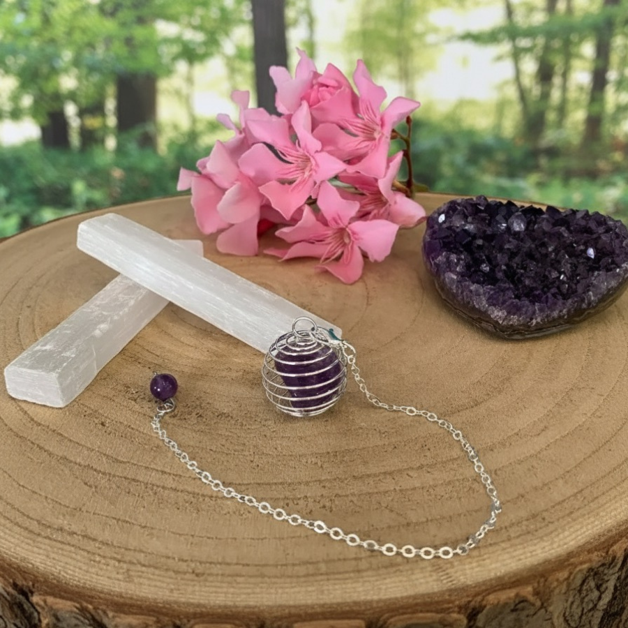 pendule-spirale-en-pierre-naturelle-amethyste-couleur-argent-creation-le-temple-d-heydines-boutique-esoterique-en-ligne-le-temple-d-heydines