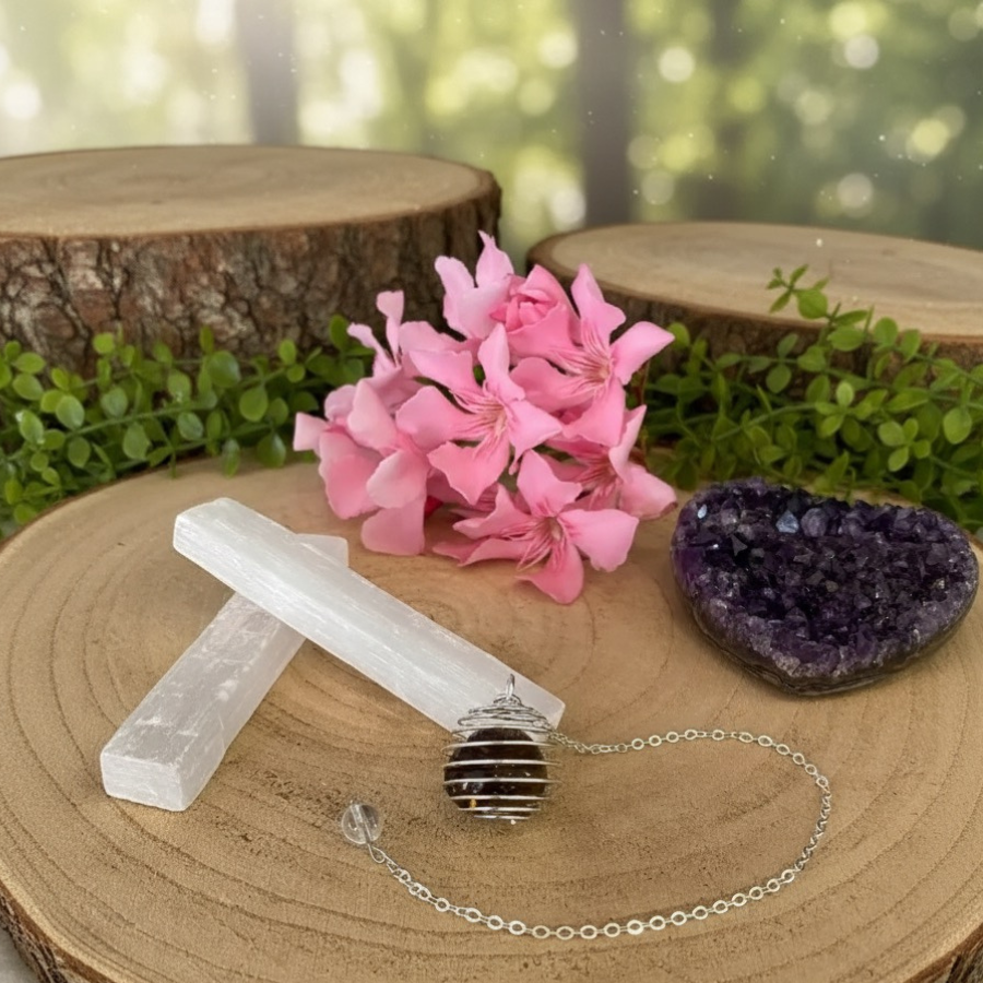 pendule-spirale-en-cristal-de-roche-fume-couleur-argent-creation-le-temple-d-heydines-boutique-esoterique-en-ligne-le-temple-d-heydines