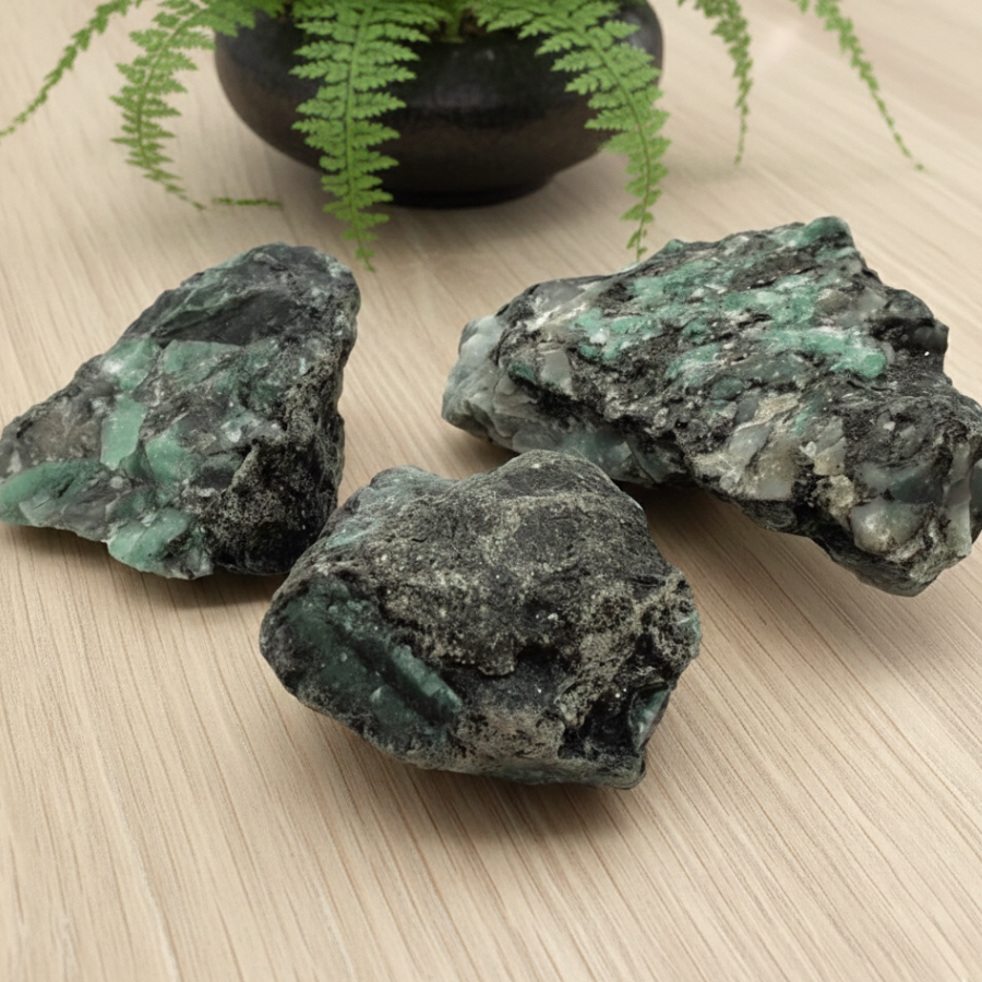 pierre-brute-emeraude-7-a-11cm-qualite-A-boutique-esoterique-en-ligne-le-temple-d-heydines