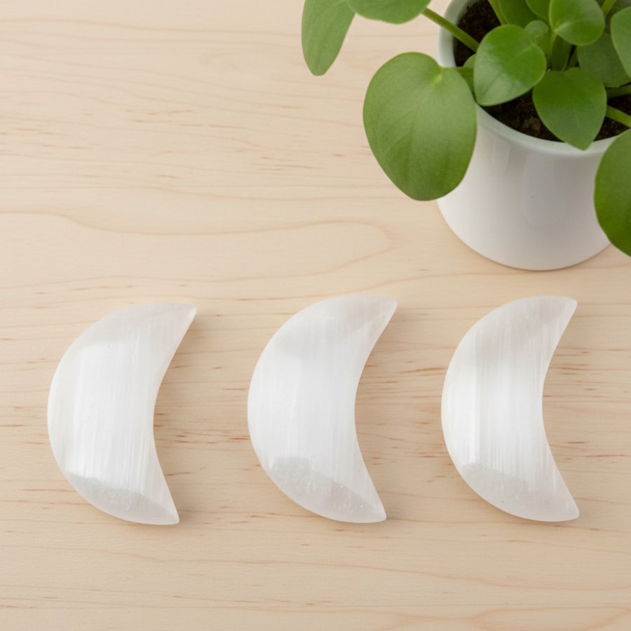 selenite-demi-lune-7-a-8-cm-qualite-A -boutique-esoterique-en-ligne-le-temple-d-heydines