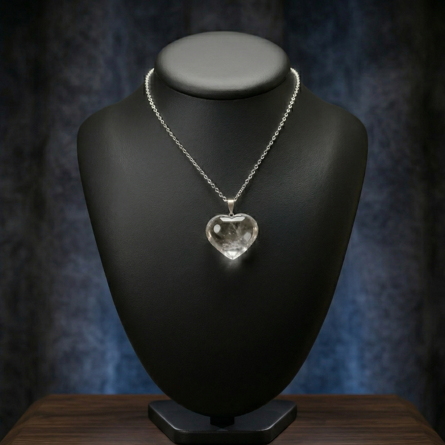 collier-pendentif-cristal-de-roche-forme-coeur-30mm-qualite-a-boutique-esoterique-en-ligne-le-temple-d-heydines