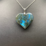 pendentif-coeur-labradorite-bleu-qualite-extra-boutique-esoterique-le-temple-d-heydines