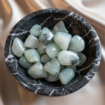 pierre-roulee-prehnite-20-a-30mm-qualite-A-boutique-esoterique-en-ligne-le-temple-d-heydines
