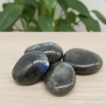 galet-labradorite-10-a-70-grammes-qualite-AA -boutqiue-esoterique-en-ligne-le-temple-d-heydines