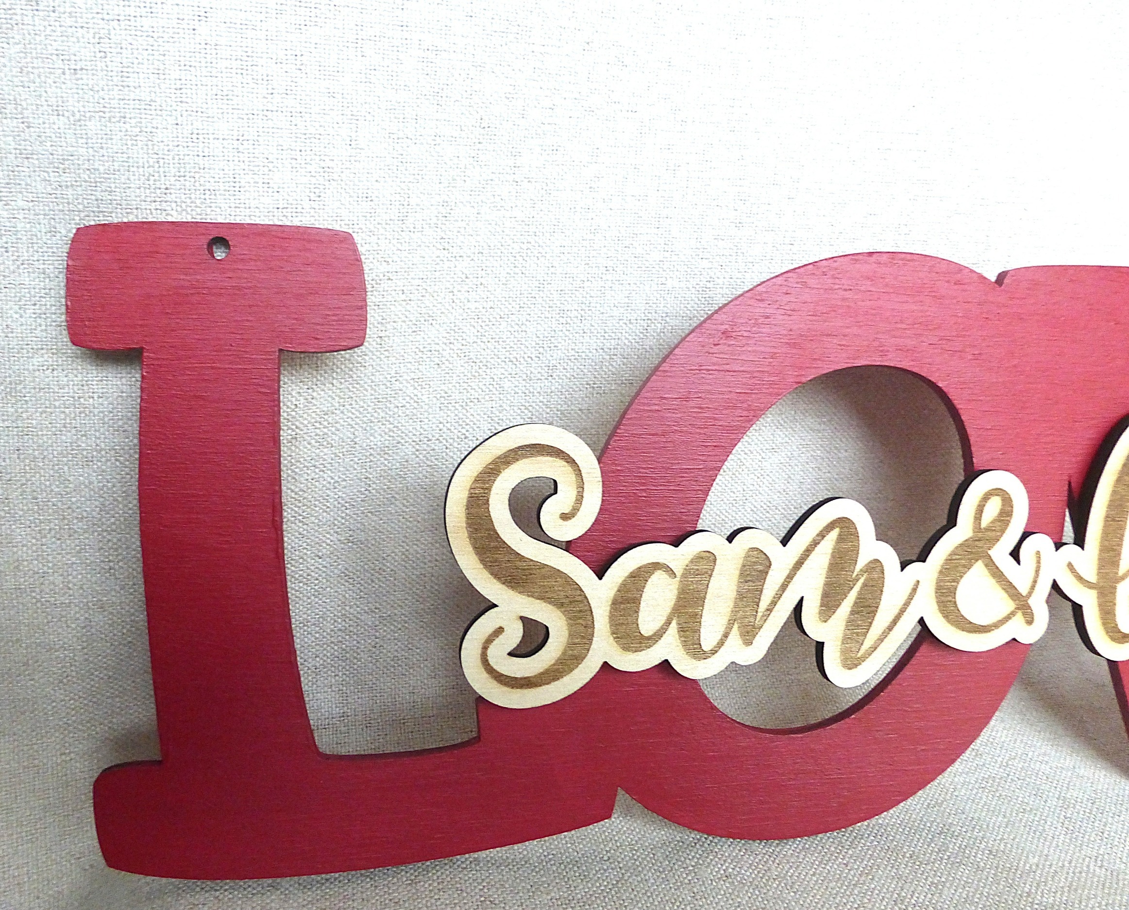 love en bois gravé