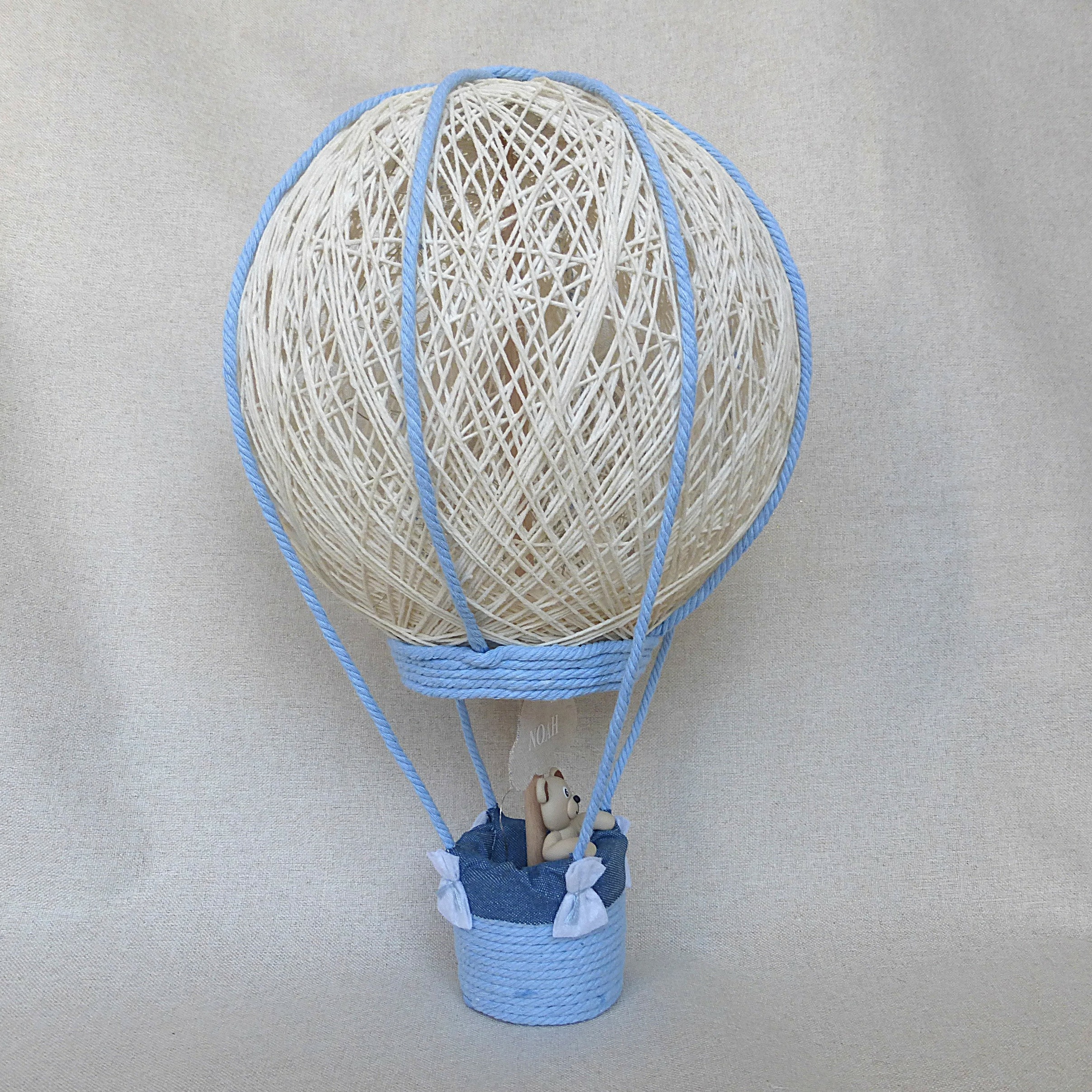 lampe de chevet enfant, veilleuse montgolfière persnnalisée