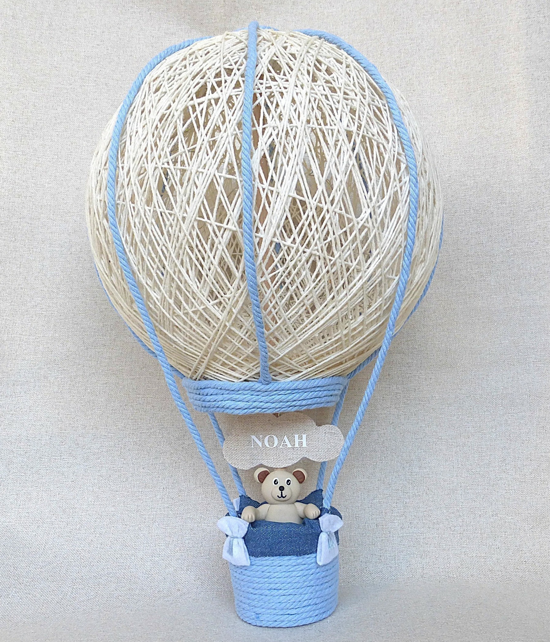 lampe de chevet enfant, veilleuse montgolfière persnnalisée