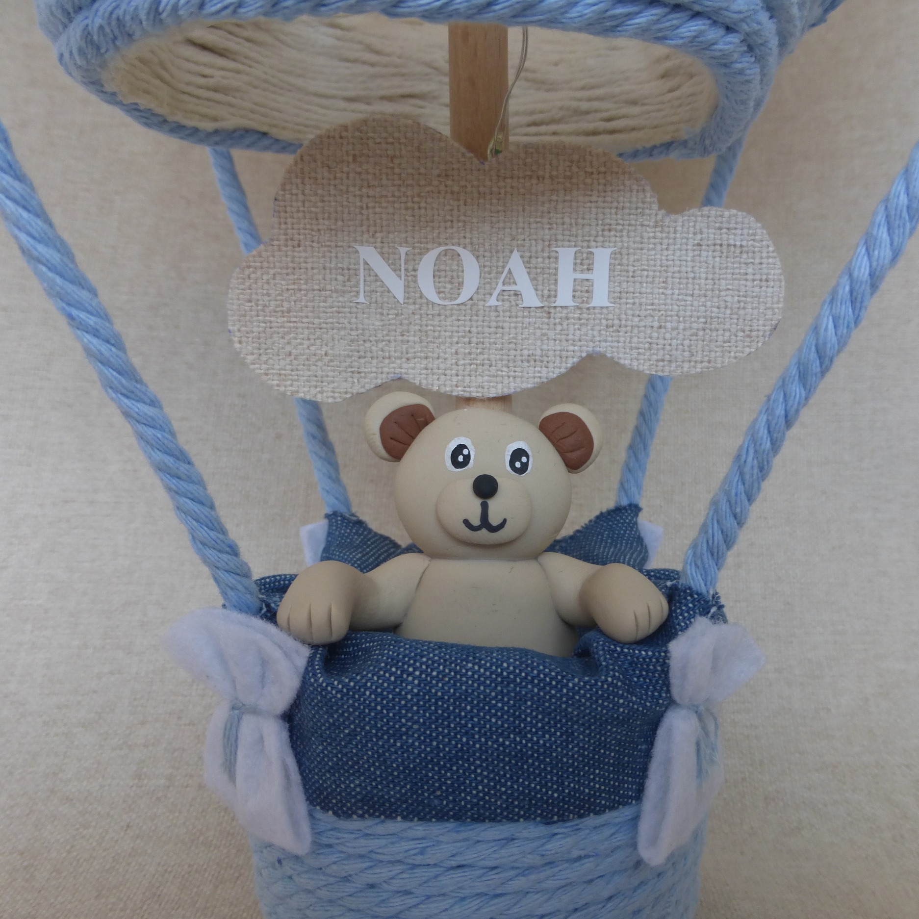 lampe de chevet enfant, veilleuse montgolfière persnnalisée