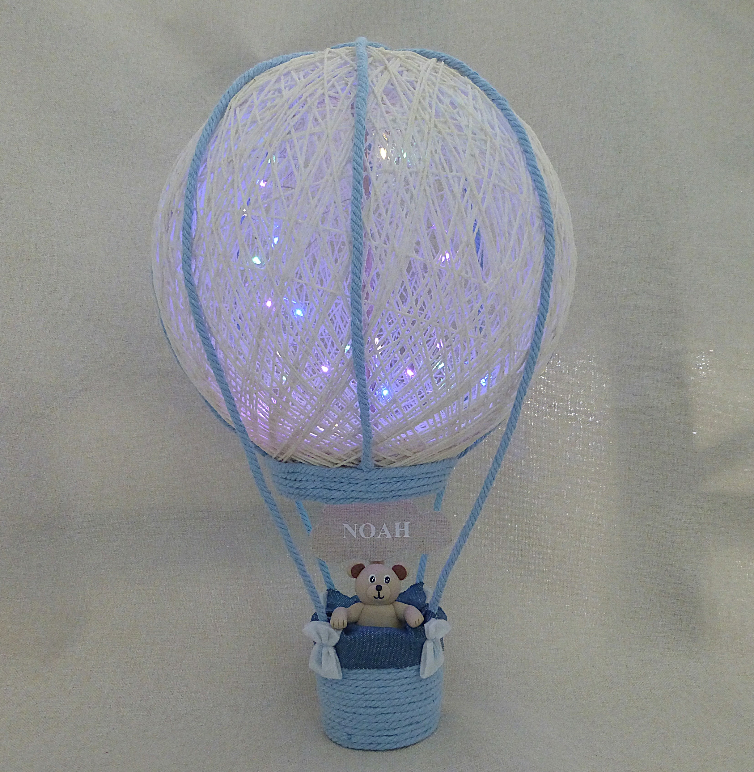 lampe de chevet enfant, veilleuse montgolfière persnnalisée