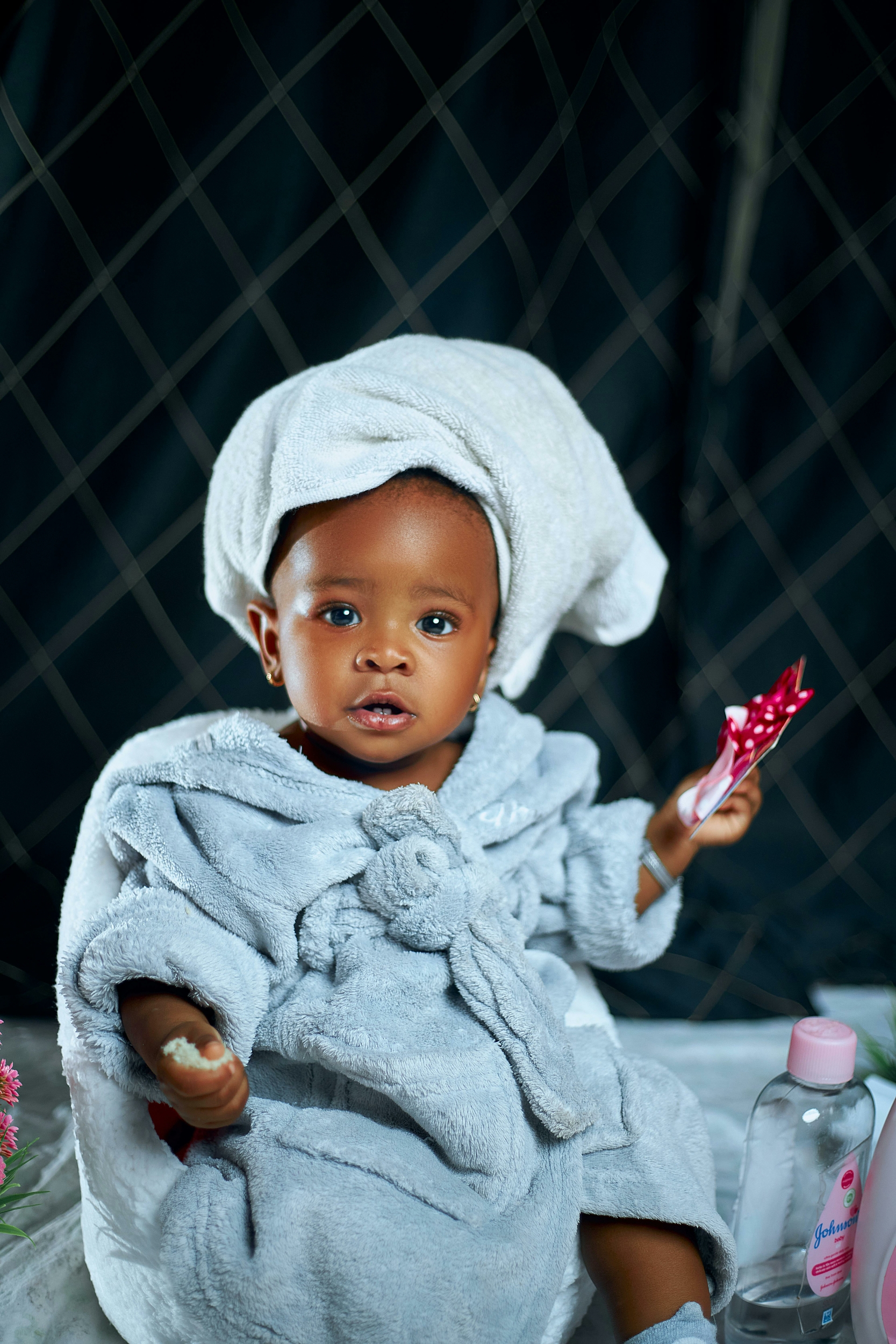 bebe en peignoir de bain personnalise