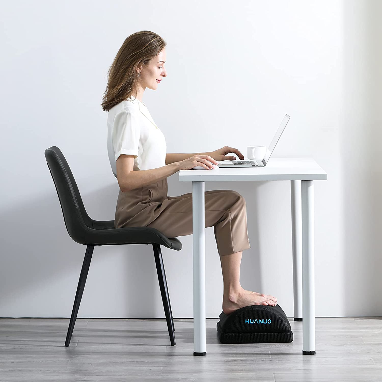 Conditions de Travail avec Repose-pieds de bureau réglable en mousse à mémoire de forme, stable et inclinable HUANUO