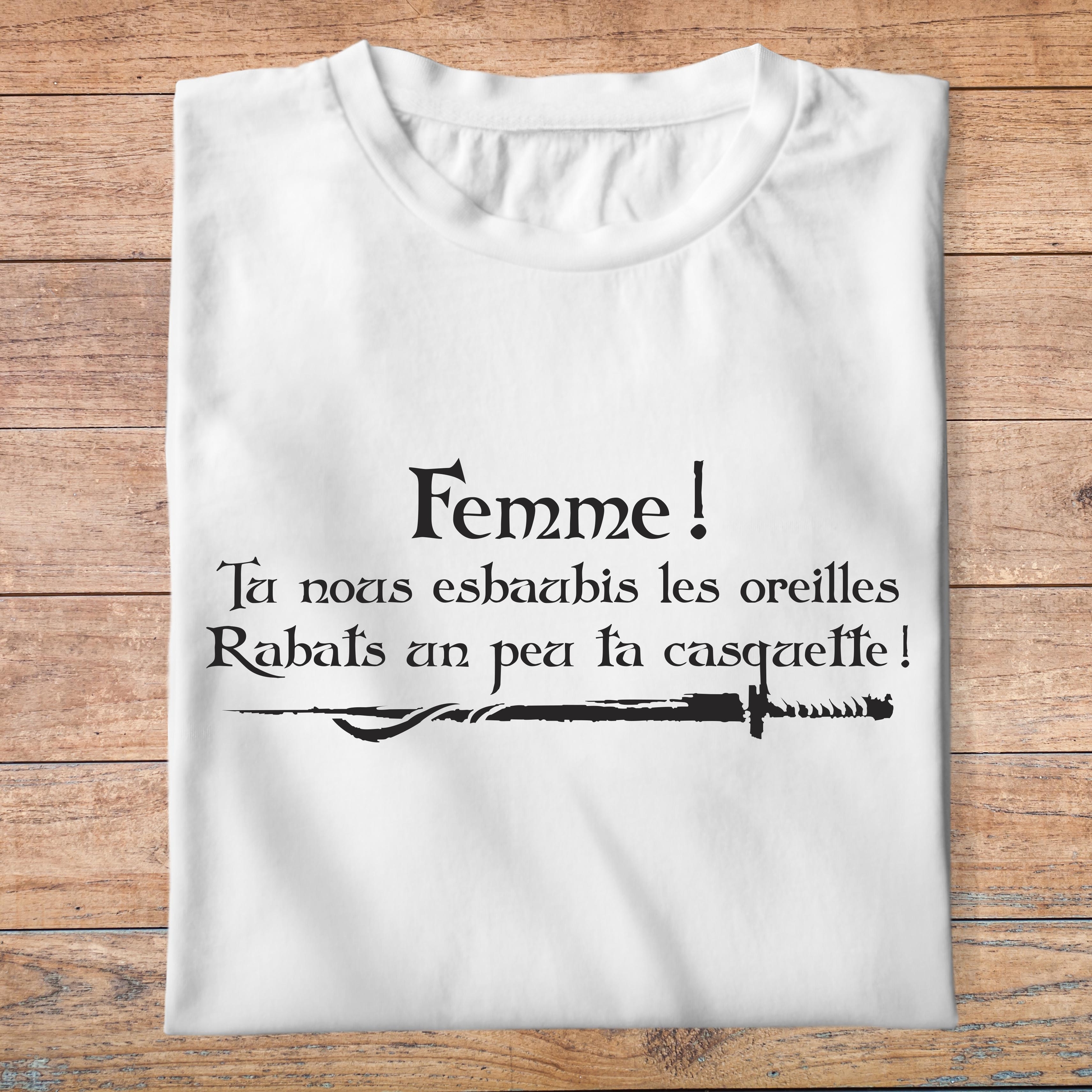 fk23-  Kaamelott  femme tu nous esbaubis les oreiles rabats un peu ta casquette - t shirt plié homme - couleur blanc