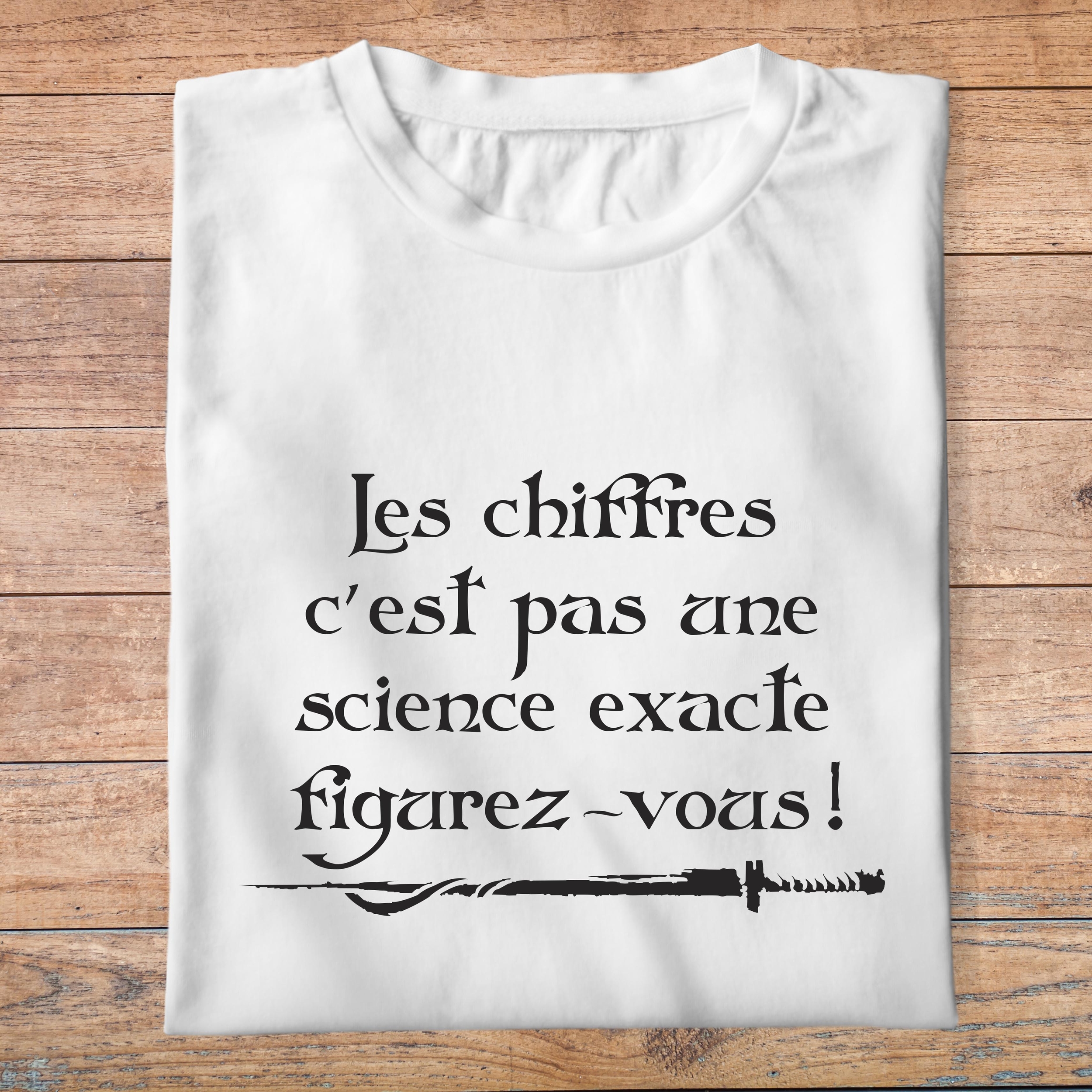 fk25-  Kaamelott  Les chiffres cest pas une science exacte figurez vous - t shirt plié homme - couleur blanc