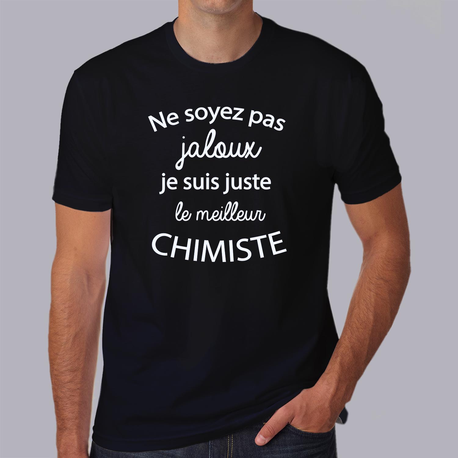 ftm23-métiers-ne-soyez-pas-jaloux-je-suis-juste-le-meilleur-chimiste-t shirt-porté-homme-couleur-noir
