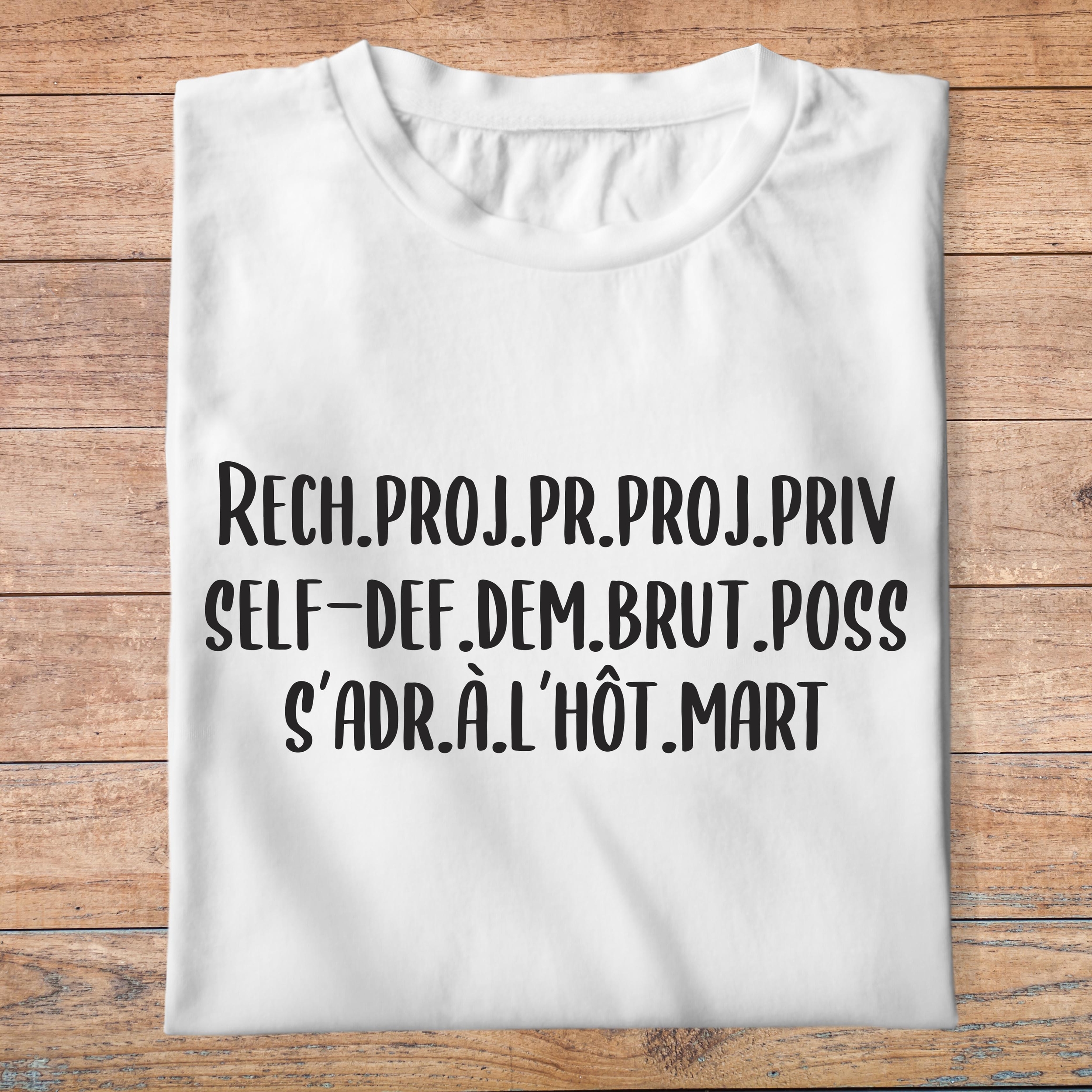 flcdlp8- La cité de la peur - Rech.proj.pr.proj.priv self-def.dem.brut.poss s’adr.à.l’hôt.mart- t shirt plié homme - couleur blanc