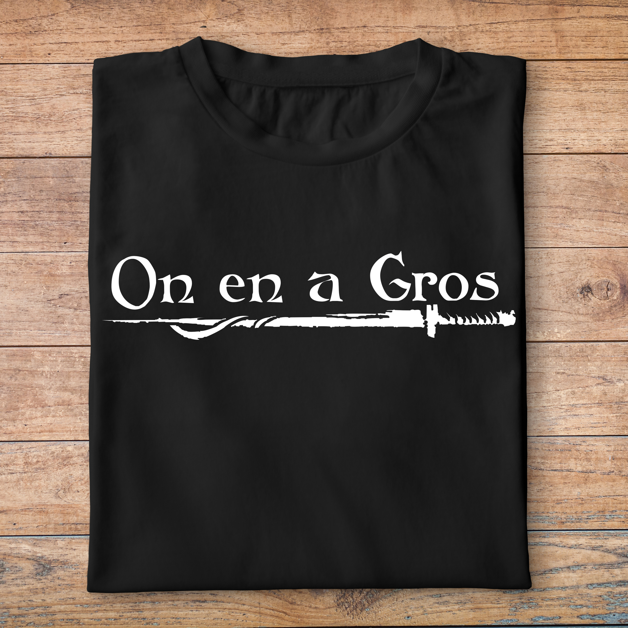 MOCKUP T SHIRT PLIÉ - on en a gros - NOIR