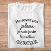 ftm24-métiers-ne-soyez-pas-jaloux-je-suis-juste-le-meilleur-assistant-social-t shirt-plié-homme-couleur-blanc