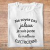 ftm26bis-métiers-ne-soyez-pas-jaloux-je-suis-juste-la-meilleure-électricienne-t shirt-plié-femme-couleur-blanc