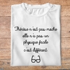 flpneuo2- Le père noël est une ordure -Thérèse n'est pas moche, elle n'a pas un physique facile c'est différent- t shirt plié homme - couleur blanc