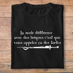 fk19  Kaamelott  La seule différence avec des briques cest que vous appelez ca des tartes - t shirt plié homme - couleur noir
