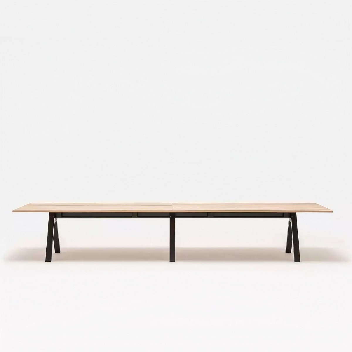 table-reunion-bois-pietement-noir.jpeg