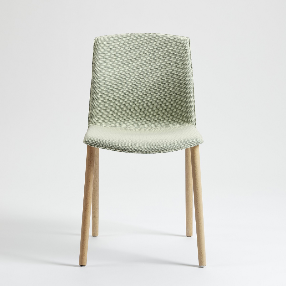 Chaise de réunion tapissée et pieds bois