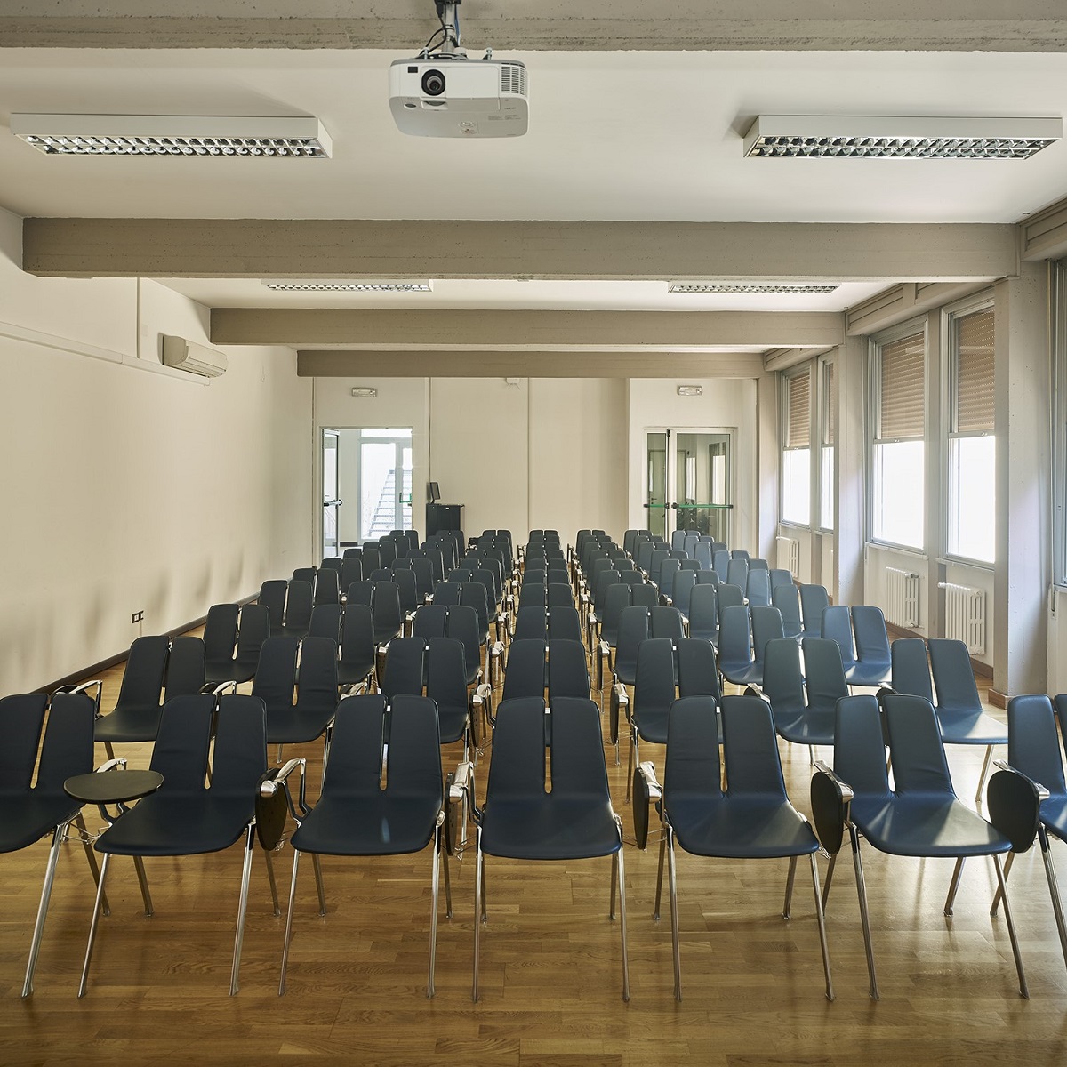 Chaise_conférence_empilable_design_confortable