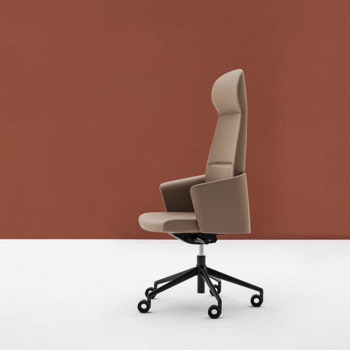 Fauteuil_manager_cuir_confortable