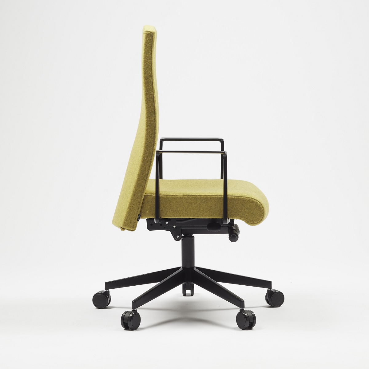 Fauteuil_direction_tissu_coloré_rembourré