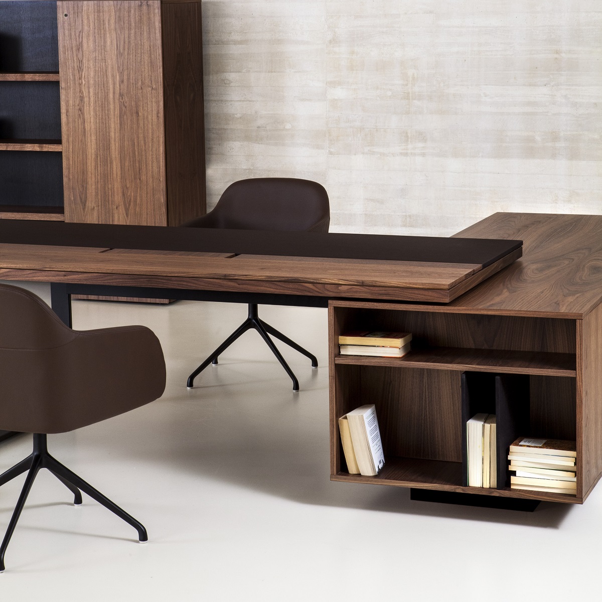 Bureau_direction_style_industriel_insert_simili_cuir