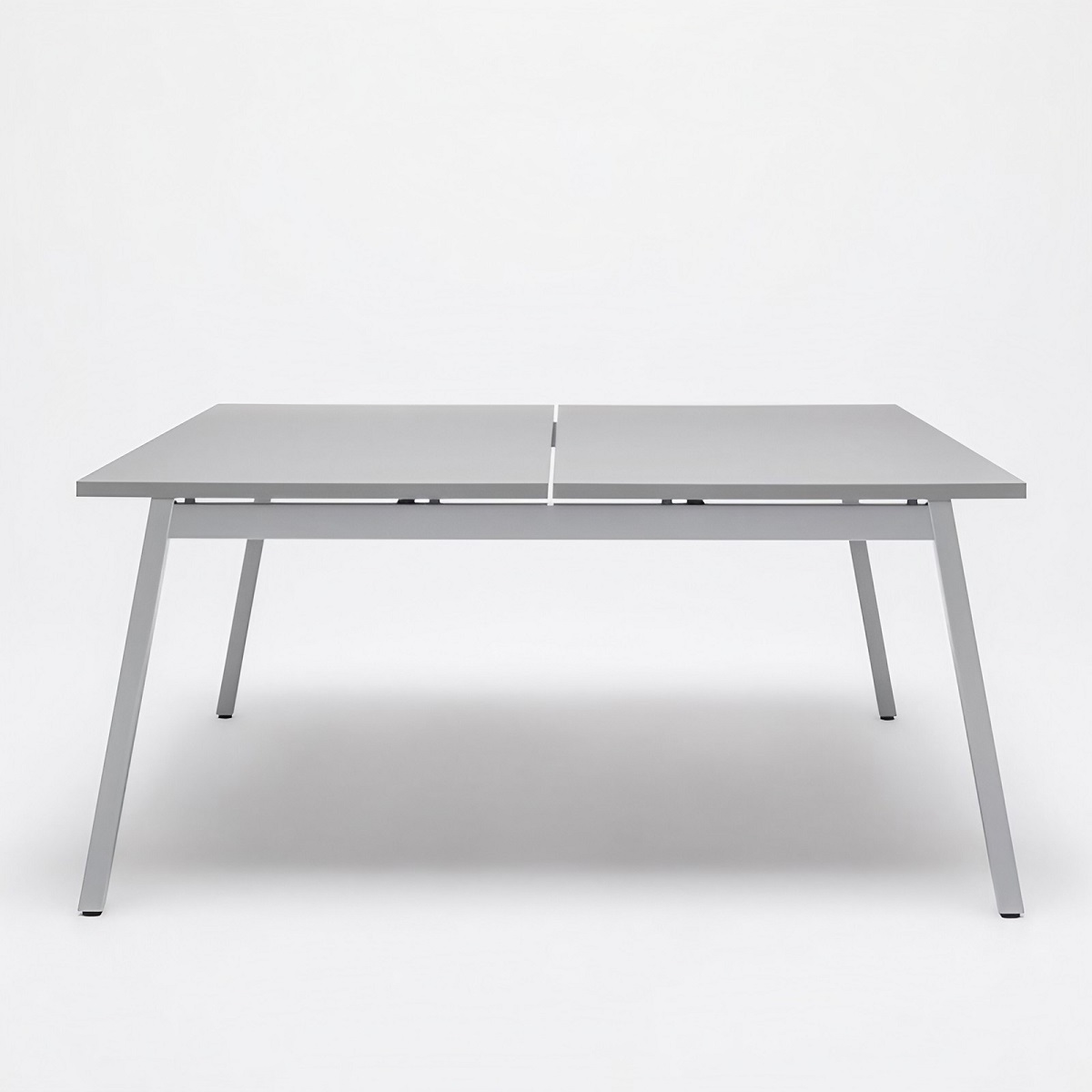 Bureau_2_personnes_face_a_face_minimaliste