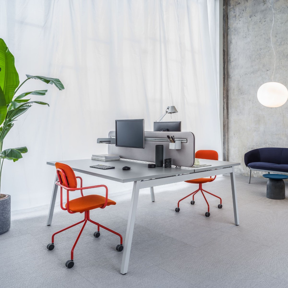 Bureau_2_personnes_face_a_face_partagé