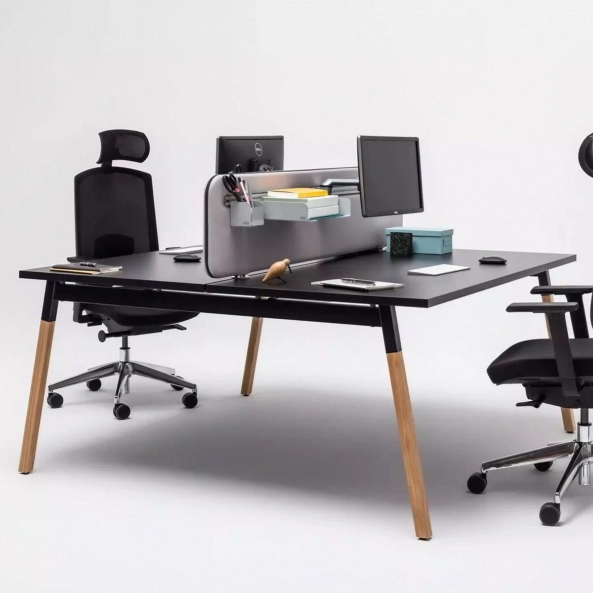 Bureau double moderne pour open space avec pieds bois