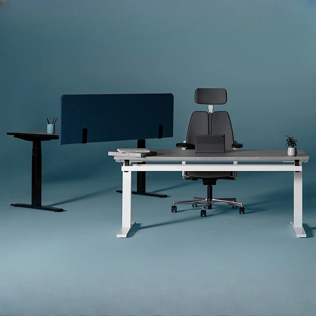 Bureau réglable en hauteur avec manivelle
