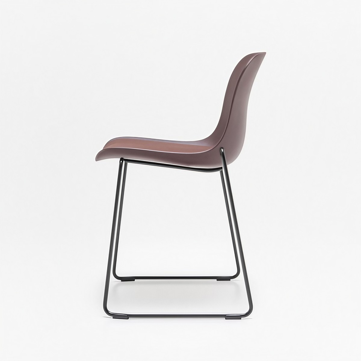 Chaise_réunion_tapissée_design_piètement_luge