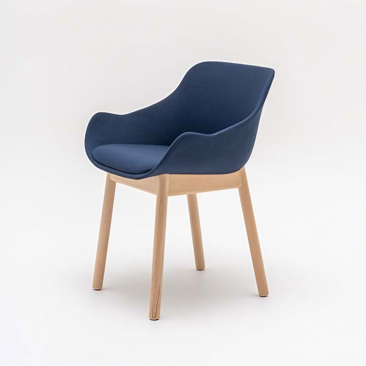 Chaise de bureau tapissée avec piètement en bois pour réunion et accueil