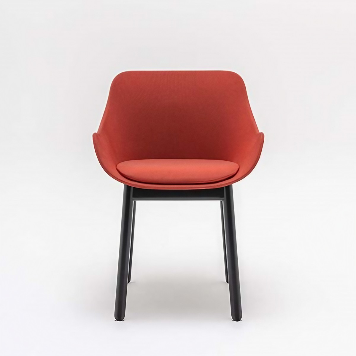 Chaise_bureau_tapissée_pieds_bois_rouge