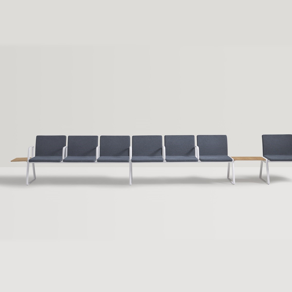 Chaises_tapissées_poutre_modulables