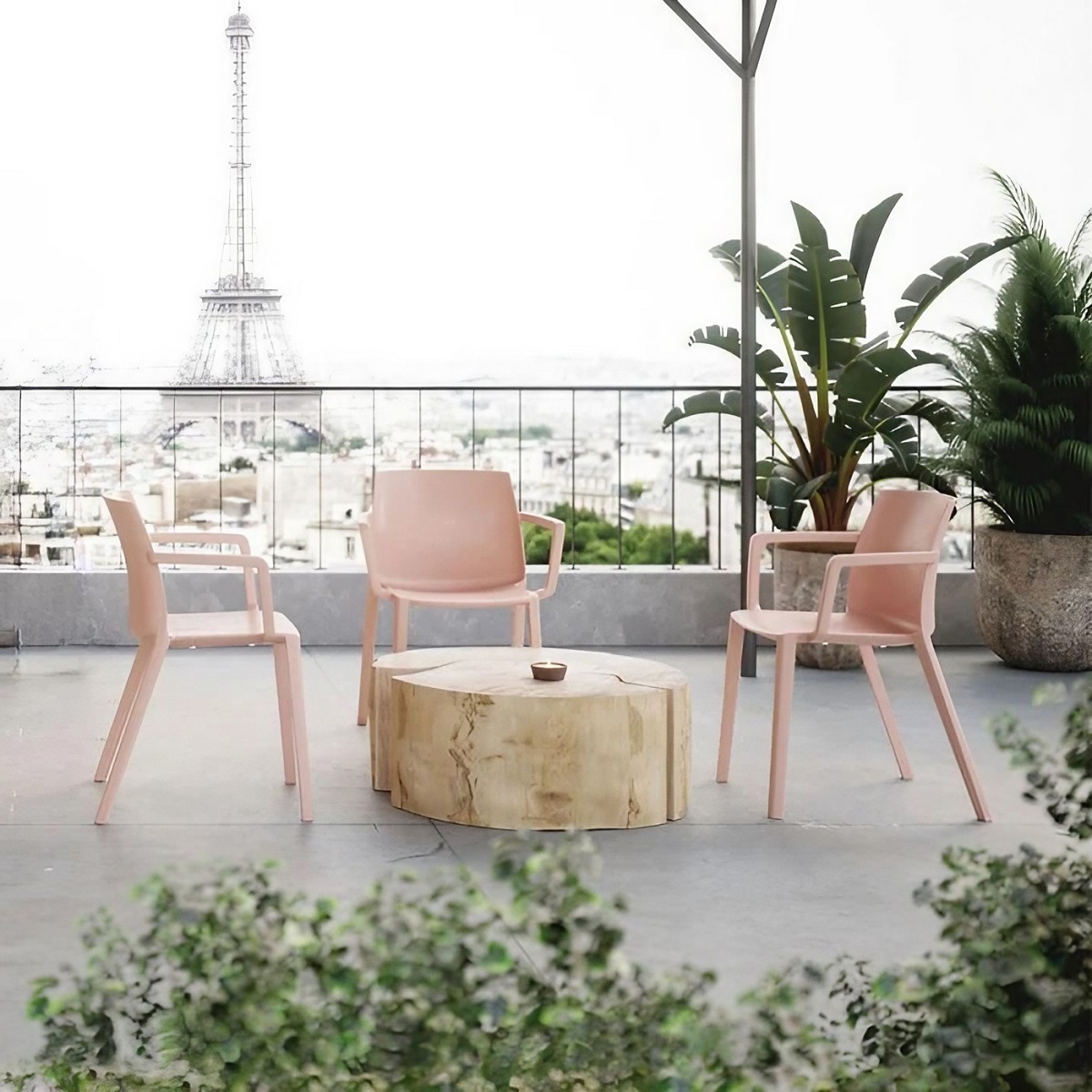 Chaise_bureau_légère_empilable_extérieur