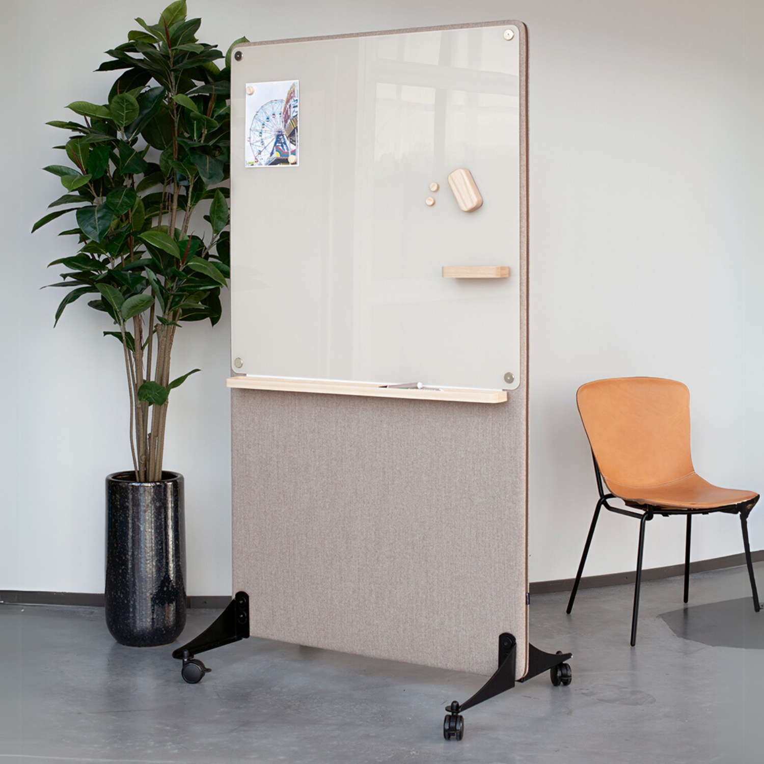 Tableau blanc écritoire sur roulettes avec revêtement acoustique