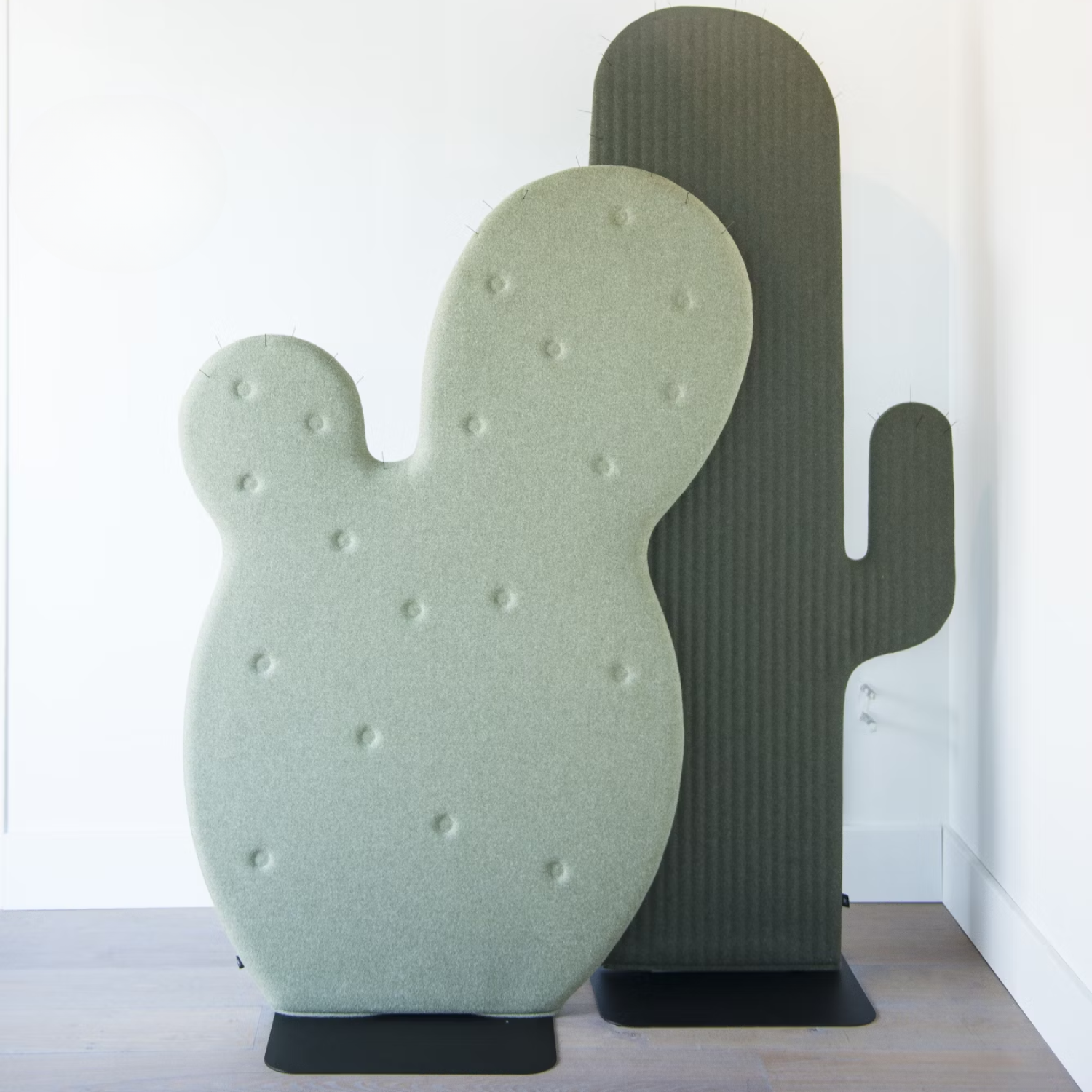 Panneau acoustique original Cactus sur pied pour hall d\'accueil