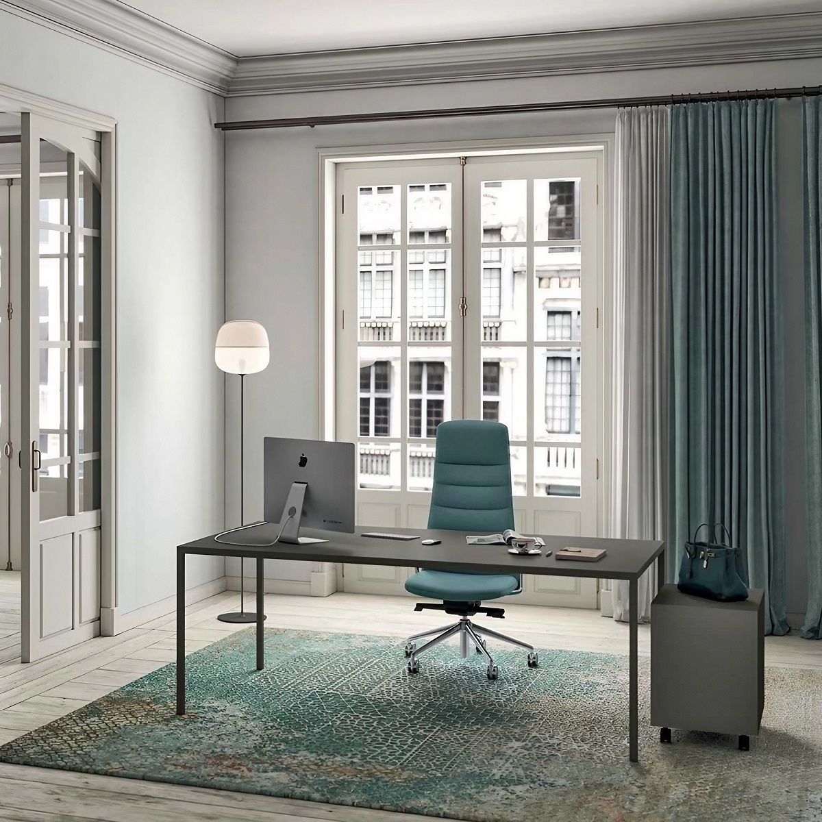 Bureau de direction avec plateau en céramique et piètement en acier