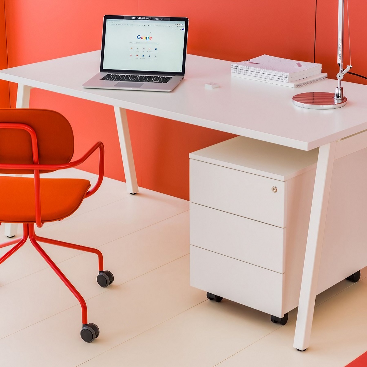 Bureau_individuel_piètement_tréteau_métallique