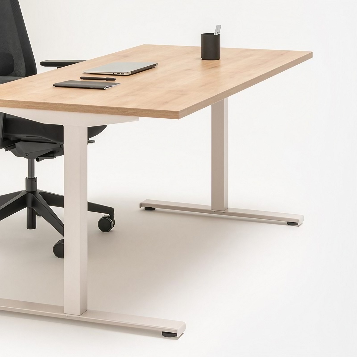 Bureau_simple_économique_piètement_métallique