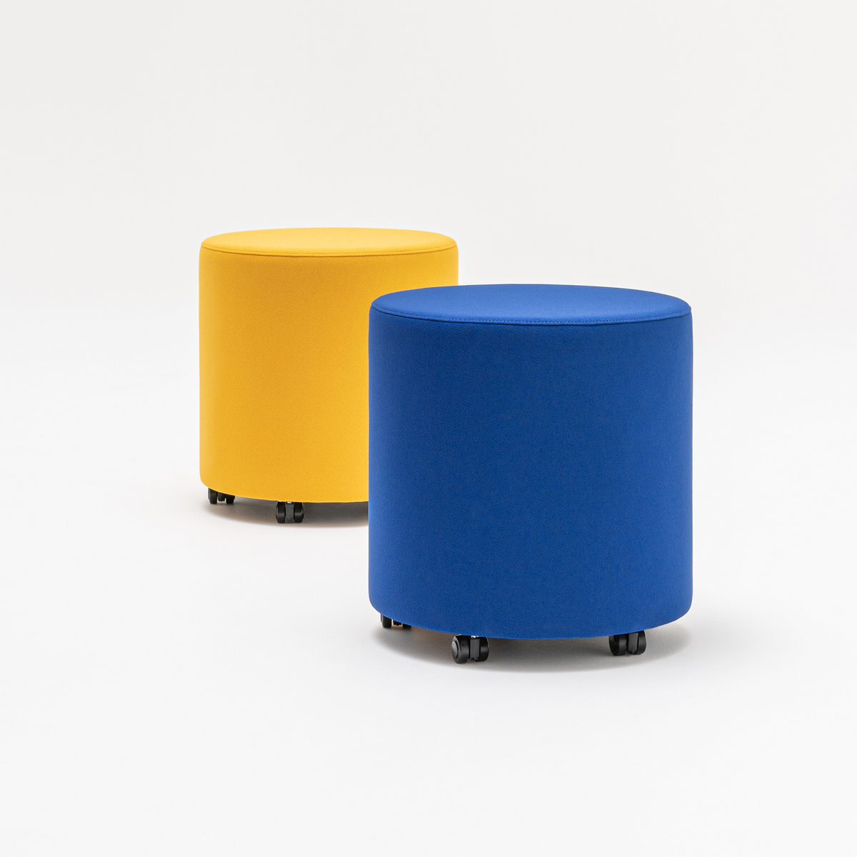 Pouf_bureau_cube_roulettes