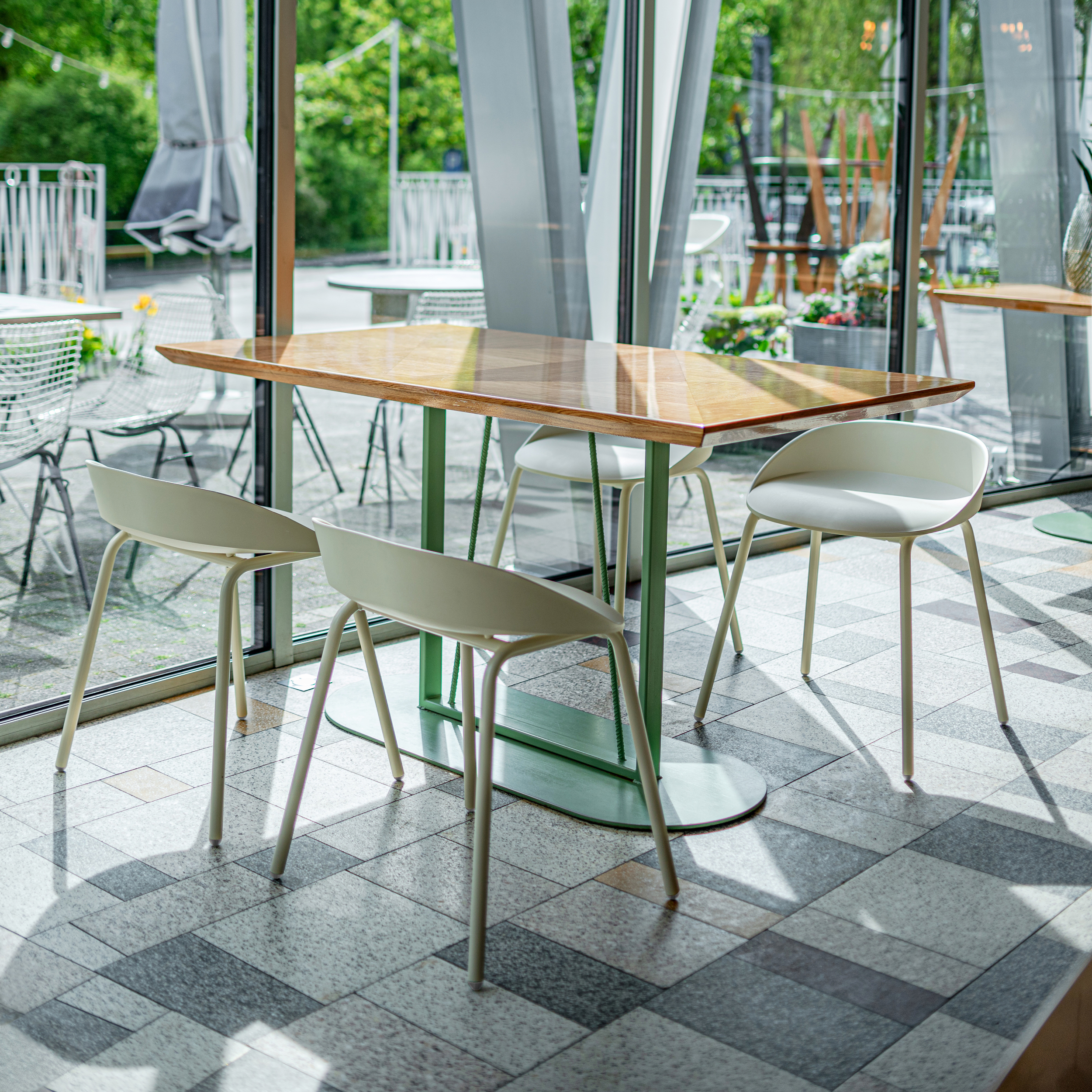 chaise-de-cafeteria-economique-en-polypropylene