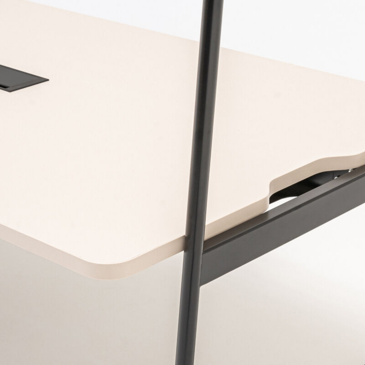 Table_coworking_top_access_passe_câble